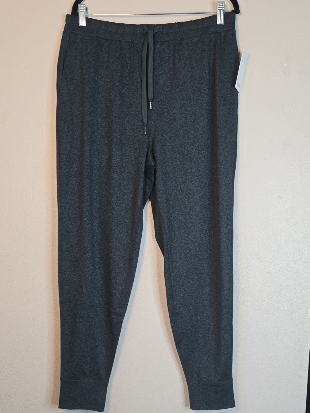 Quince Men's Flowknit Dark Green Performance Jogger Pants - Size M NWT.